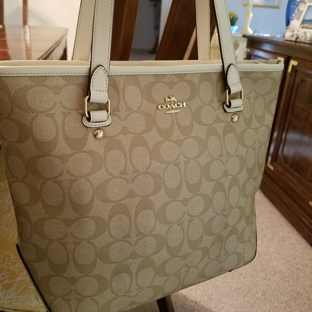 Coach Sig Zip Top Tote